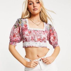 Hope and Ivy puff sleeve floral lace crop top